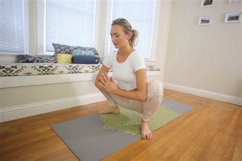 5 Easy Yoga Poses That Will Revitalize Your Tight Hips