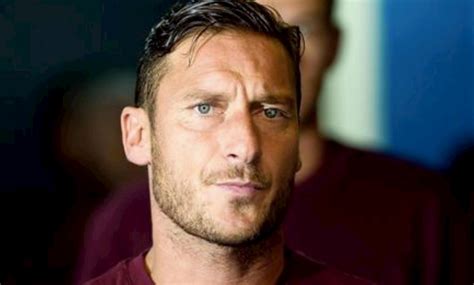 Francesco Totti Biografia Un Capitano Serie Tv Libro Di Successo