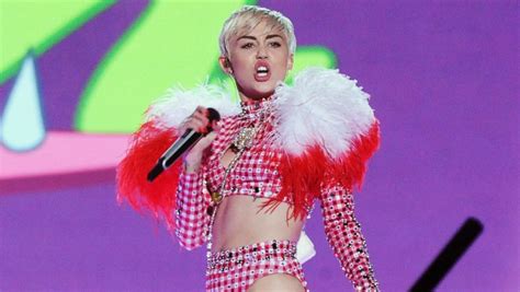 Miley Cyrus Bangerz Tour Resumes And She Instagrams A