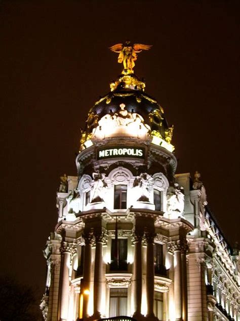 Edificio Metropolis at midnight in Madrid | Madrid, Dream ...
