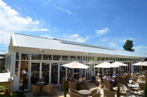 Stonefalls walks the line between inventory and service, offering vast variety while maintaining friendly, familiar help to customers. Planters Garden Centre, Tamworth | Newspan