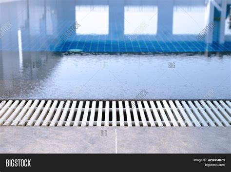 Overflow Swimming Pool Image And Photo Free Trial Bigstock