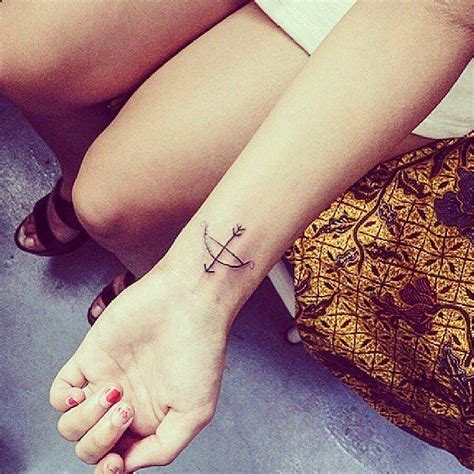 30 Tiny Chic Wrist Tattoos That Are Better Than A Bracelet Tasteful