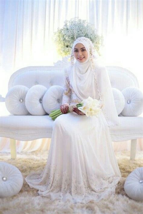 Menikah Dibalut Kesederhanaan Gaun Putih Apalagi Dengan Hijab Syari Berani Tampil Beda