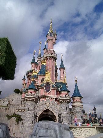 Come and enjoy the magic of walt disney world resort in orlando, florida. Disneyland Paris Pictures - Traveller Photos of Disneyland ...