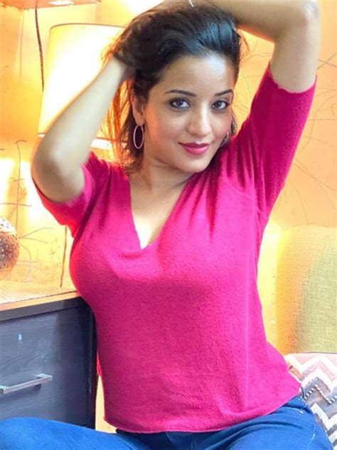 Bhojpuri Actress Monalisa Photo मनलस न पक टप म दखय बलड