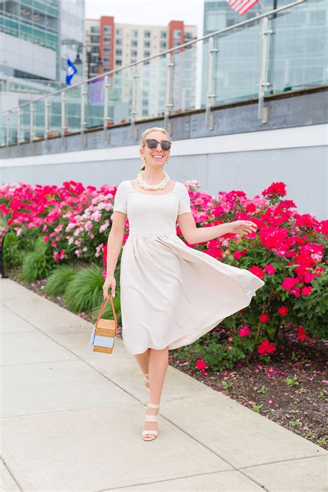 Where to find cute red dresses for weddings, for wedding guest dresses or bridesmaids, and mothers. Wedding Guest Dresses for Every Budget