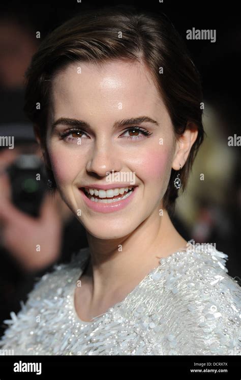 Emma Watson My Week With Marilyn Uk Premiere Held At The Cineworld