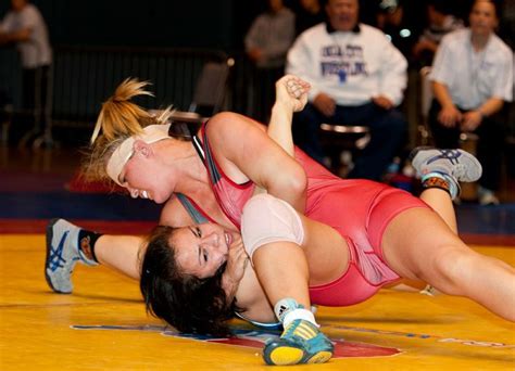 Pin på Wrestling headlocks by women