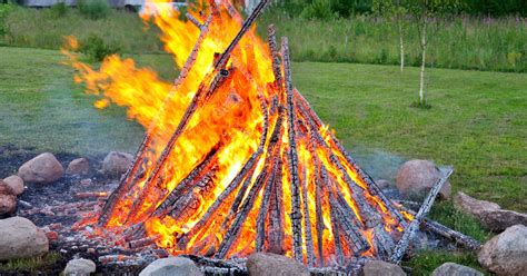 Maybe you would like to learn more about one of these? Gartenrecht: Lagerfeuer im Garten - Mein schöner Garten
