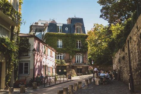 How To Visit Place Dalida In Montmartre Paris Solosophie