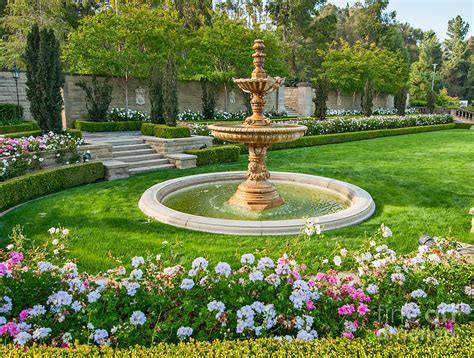 The flowers were exactly what the bride wanted! Greystone Fountain - Greystone Mansion In Beverly Hills ...
