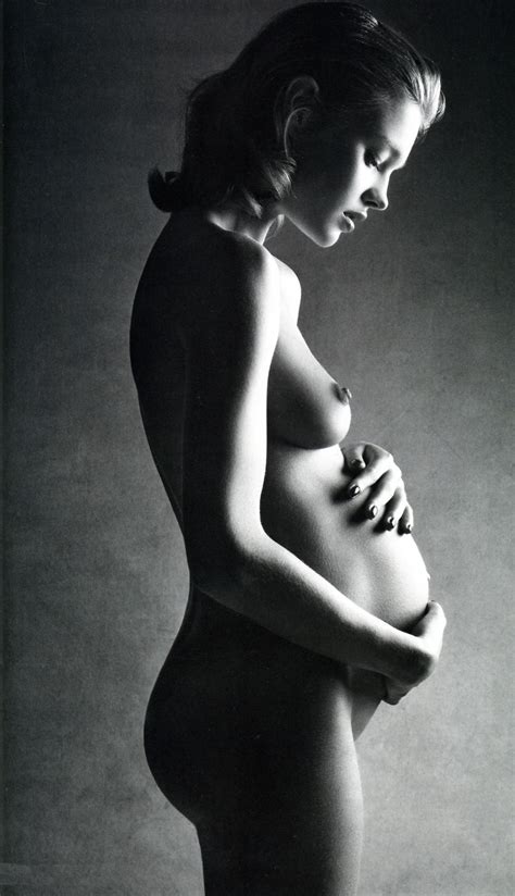 Claudia Schiffer Nude And Pregnant In German Vogue Picture 20105