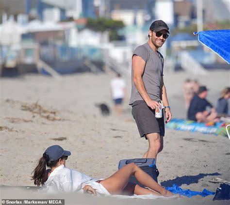 Vampire Diaries Star Paul Wesley And Wife Enjoy Malibu Beach