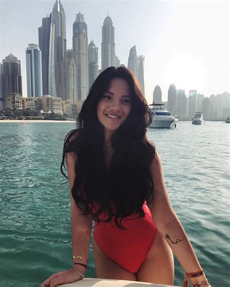 Als ik lars veldwijk (28) bel, ligt hij op een bed in een hotelkamer in sydney. Op deze foto zie je Monica's tatto ze geeft in het boek ...