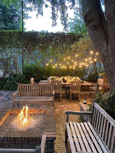 Tips To Entertaining In Your Own Backyard Backyard Outdoor Dinner