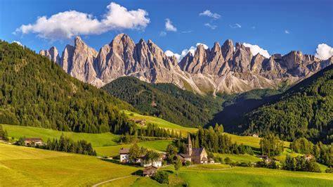 Italien Südtirol Dolomiten Dorf Gras Berge Bäume 1920x1080 Full