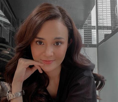Profil Dan Biodata Lengkap Michelle Ziudith Pemeran Laura Atau Flo