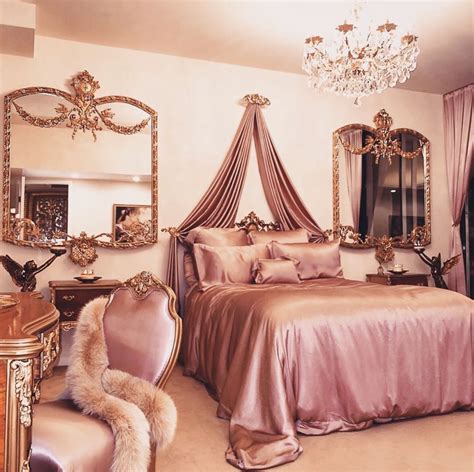 𝒞𝒽𝓎𝓃𝒶𝓅ℳ𝒸𝒢𝒽ℯℯ Royal Bedroom Luxurious Bedrooms Royal Room