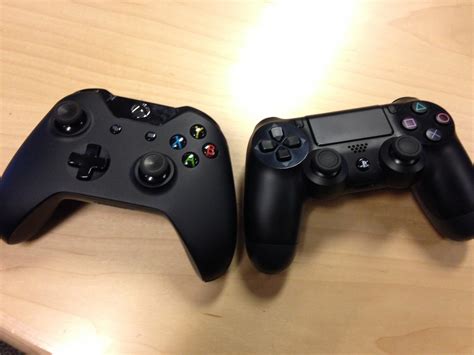 Close Comparison Between The Ps4′s Dualshock 4 And The Xbox One