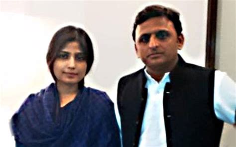 Akhilesh Yadav Wife Stuck In Uttar Pradesh Assembly Lift For 30