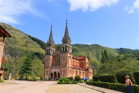 Excursión a los lagos de Covadonga y Cangas de Onís desde Santander