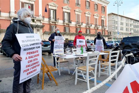 Covid, lombardia verso entrata in 'zona arancione' da venerdì: Puglia, ristori Covid: dalla Regione 20 milioni per le ...