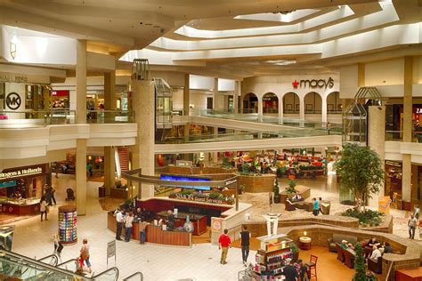Woodfield Mall Announces 'Extra Festive' Hours for 2014 Holiday Season ...