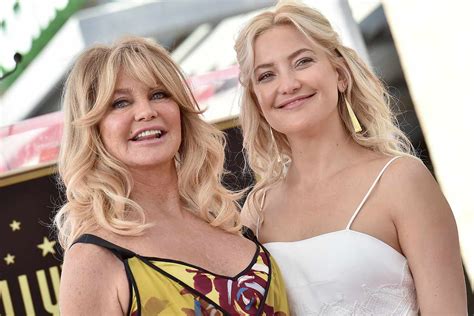 kate hudson and goldie hawn go summer shoe shopping watch