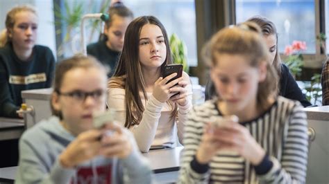 l interdiction des téléphones portables dans les salles de classe fait actuellement l objet d