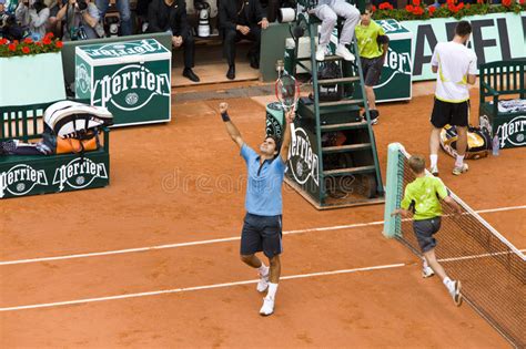 Beim otto gewinnspiel gibt es ein traumhaus von town & country haus zu gewinnen! Roger Federer Von Der Schweiz Freut Sich, Um An Zu ...