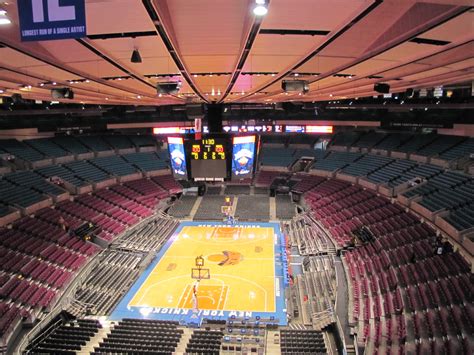 The new design made the train station entirely underground, meaning there was no need for the stately architecture above it, leaving the prc free to make a little bit of money off madison square garden's construction. Fitxer:Madison Square Garden (4432377106).jpg - Viquipèdia ...