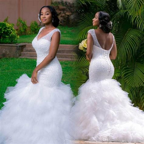 African Plus Size Wedding Dresses 2018 V Neck Crystal Beadding Capped