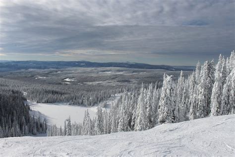 Big White Ski Resort British Columbia Snow Valley 1024x683 Oc