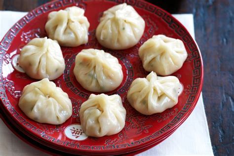 Learn how to prepare this traditional gow gees recipe like a pro. Prawn and chive dumplings