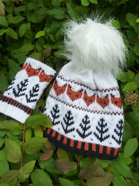 Your flat knit baby hat is finished! Ravelry: Fox in the Forest/ Rev i skogen by MaBe | Baby ...