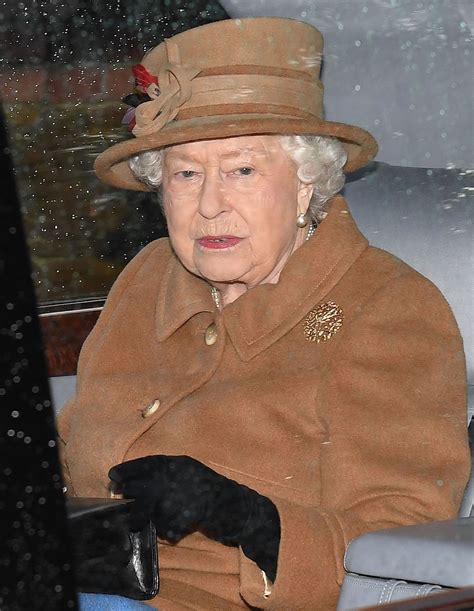 Królowa Elżbieta W Niebezpieczeństwie Jej Lokaj Ma Koronawirusa
