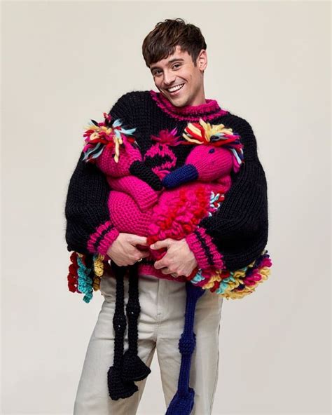 l olympien tom daley publie sa propre gamme de kits de tricot
