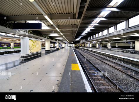 Euston Railway Station Platforms London United Kingdom Stock Photo Alamy