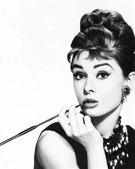 How To Look Like Audrey Hepburn With Makeup And Style