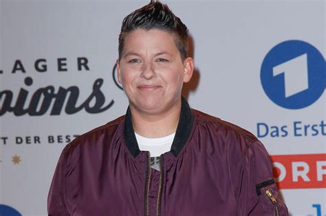 Mit die immer lacht landete kerstin ott einen überraschungshit. Kerstin Ott: Mit dieser Taktik hat sie ihre Frau erobert ...