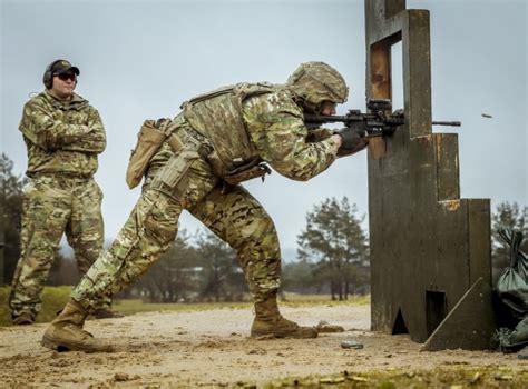 Marksmanship Master Trainer Team Leads Training For 2nd Cavalry