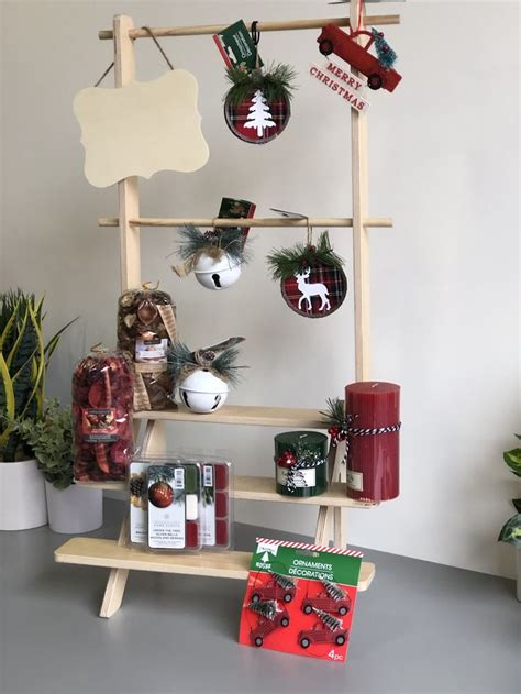 Perfect shelf for displays! Use for markets, vendor events ...
