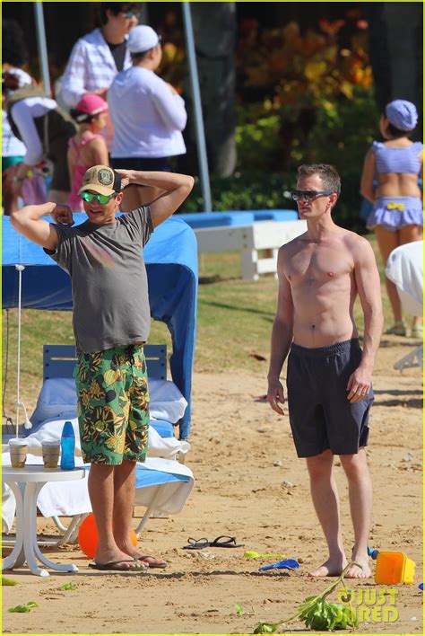 Neil Patrick Harris Puts His Abs On Display During Hawaiian Vacation With Husband Davis Burtka