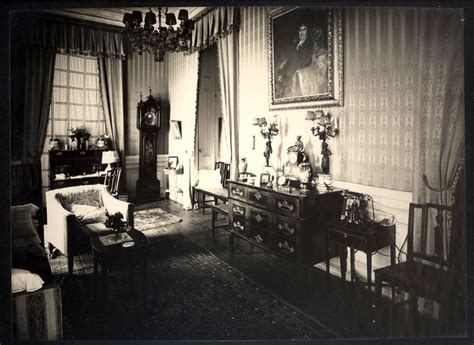 Palácio da mitra, palácio dos arcebispos, ou ainda palácio de santo antão do tojal. Álbum Palácio do Conde de Burnay, 1933