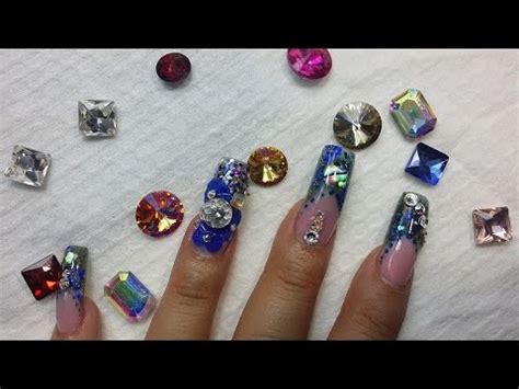 No podemos dar certeramente con un color exacto solo con su. Uñas Acrílicas color azul con gota de arte y madre perla ...