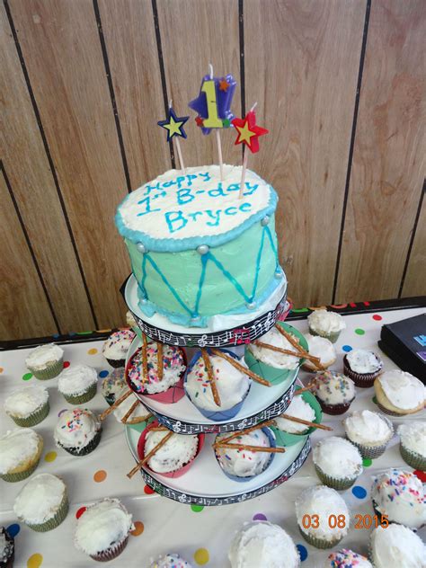 Drum Cake And Drum Cupcakes With Pretzel Sticks Drum Cake Pretzel