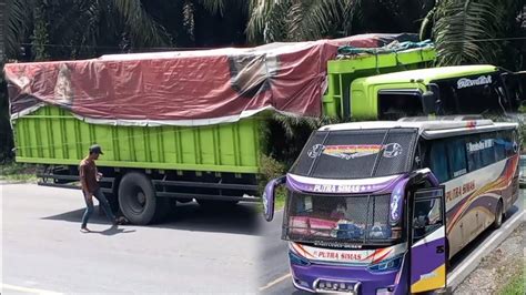 Terekam Jelas Truck Hino Lohannya Di Tolong Oleh Relawan Bukit Kodok