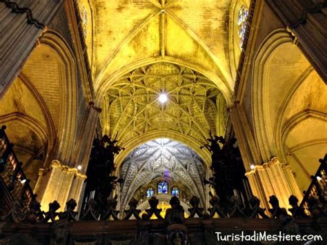 It was built between 1956 and 1975 to designs by adalberto libera. Siviglia, visita alla Cattedrale e alla Giralda
