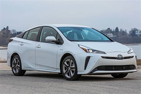 2020 Toyota Corolla Hybrid Vs 2020 Toyota Prius Whats The Difference